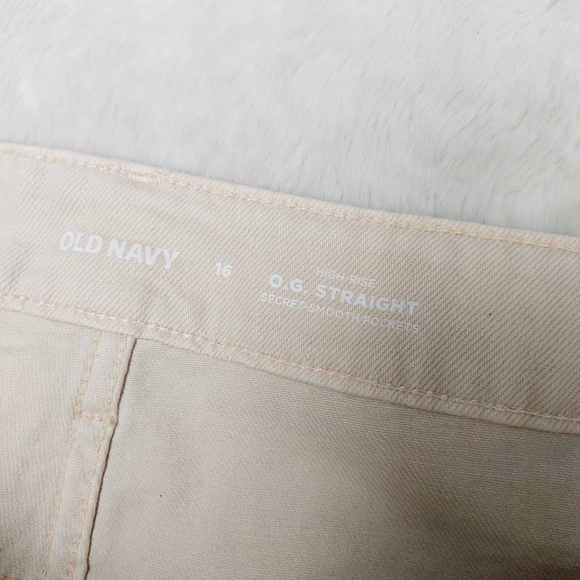 NEW Old Navy Cream High Rise Straight Secret Smooth Pockets Fried Hem Short P205 - Picture 6 of 8